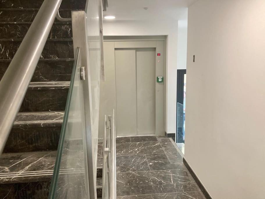 Top Apartment* Panoramic View* Sensible Balcony* * Viena
